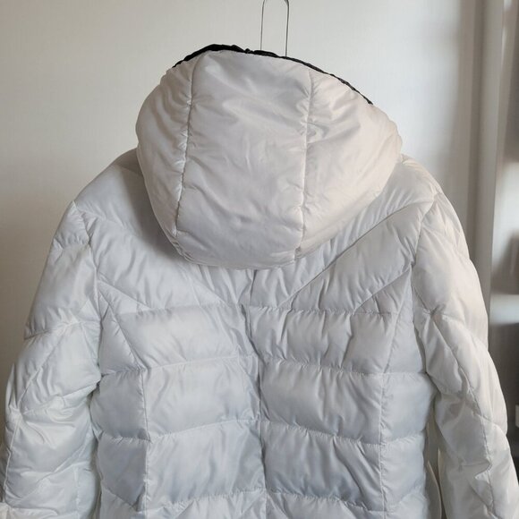 Kenneth Cole New York Women’s Lightweight White Contrast Puffer Coat (Size: M) - Picture 7 of 16